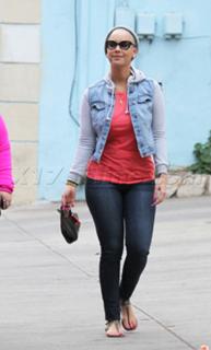 Amber Rose feet photo thumbnail