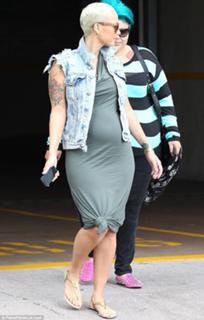 Amber Rose feet photo thumbnail