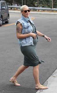 Amber Rose feet photo thumbnail