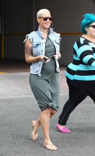 Amber Rose feet photo thumbnail