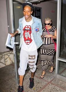 Amber Rose feet photo thumbnail