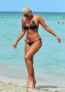 Amber Rose feet photo thumbnail