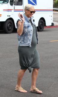 Amber Rose feet photo thumbnail