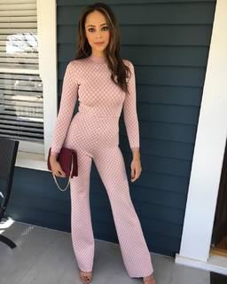 Amber Stevens West feet photo thumbnail