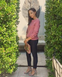 Amber Stevens West feet photo thumbnail