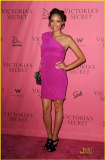 Amber Stevens West feet photo thumbnail