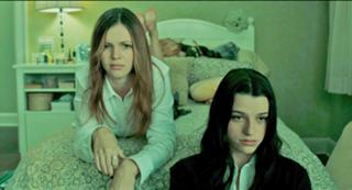 Amber Tamblyn feet photo thumbnail