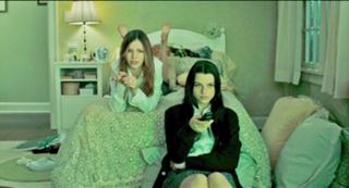 Amber Tamblyn feet photo thumbnail