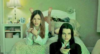 Amber Tamblyn feet photo thumbnail