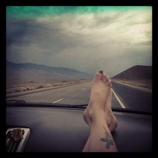 Amber Tamblyn feet photo thumbnail