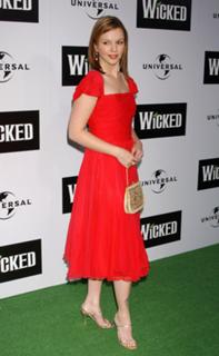 Amber Tamblyn feet photo thumbnail