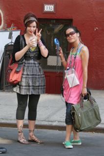 Amber Tamblyn feet photo thumbnail