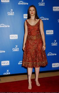 Amber Tamblyn feet photo thumbnail