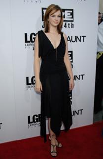 Amber Tamblyn feet photo thumbnail