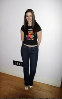 Amber Tamblyn feet photo thumbnail