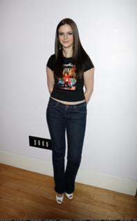 Amber Tamblyn feet photo thumbnail