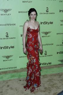 Amber Tamblyn feet photo thumbnail