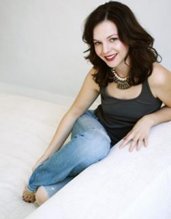 Amber Tamblyn feet photo thumbnail