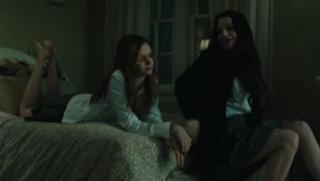 Amber Tamblyn feet photo thumbnail
