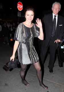 Amber Tamblyn feet photo thumbnail
