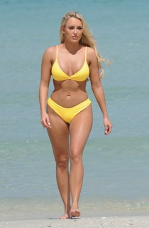 Amber Turner feet photo thumbnail