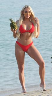 Amber Turner feet photo thumbnail