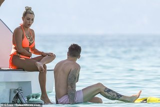 Amber Turner feet photo thumbnail