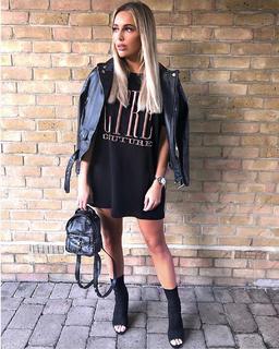 Amber Turner feet photo thumbnail