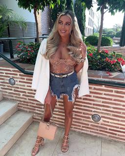 Amber Turner feet photo thumbnail