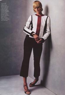 Amber Valletta feet photo thumbnail