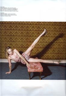 Amber Valletta feet photo thumbnail