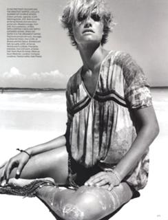 Amber Valletta feet photo thumbnail