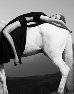 Amber Valletta feet photo thumbnail