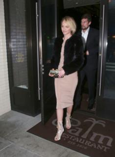 Amber Valletta feet photo thumbnail