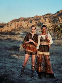 Amber Valletta feet photo thumbnail