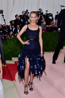 Amber Valletta feet photo thumbnail