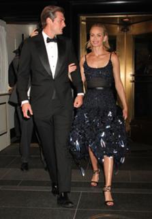 Amber Valletta feet photo thumbnail