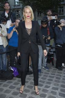 Amber Valletta feet photo thumbnail