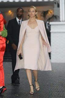 Amber Valletta feet photo thumbnail