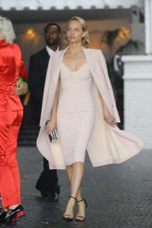 Amber Valletta feet photo thumbnail
