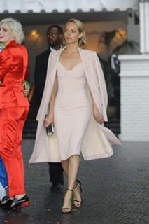 Amber Valletta feet photo thumbnail