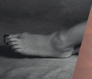 Amber Valletta feet photo thumbnail