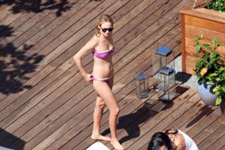 Amber Valletta feet photo thumbnail