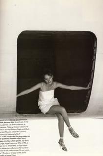Amber Valletta feet photo thumbnail