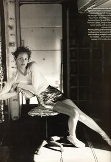 Amber Valletta feet photo thumbnail