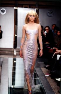 Amber Valletta feet photo thumbnail