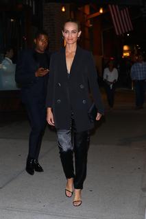 Amber Valletta feet photo thumbnail