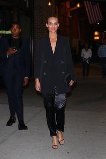 Amber Valletta feet photo thumbnail