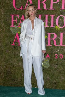 Amber Valletta feet photo thumbnail