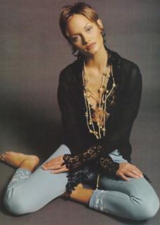 Amber Valletta feet photo thumbnail